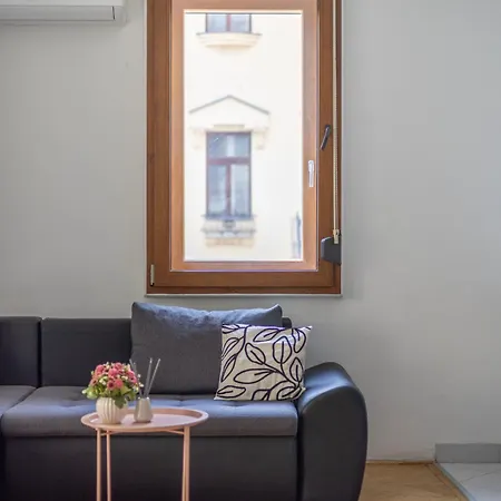 Deluxe Downtown Suite W' Balcony In The Heart Of Budapest Exterior photo