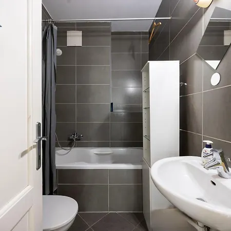 Deluxe Downtown Suite W' Balcony In The Heart Of Budapest Exterior photo