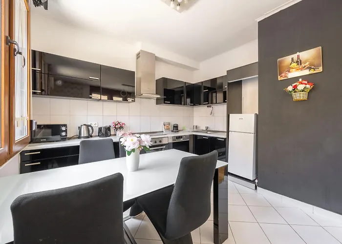 Deluxe Downtown Suite W\' Balcony In The Heart Of Budapest