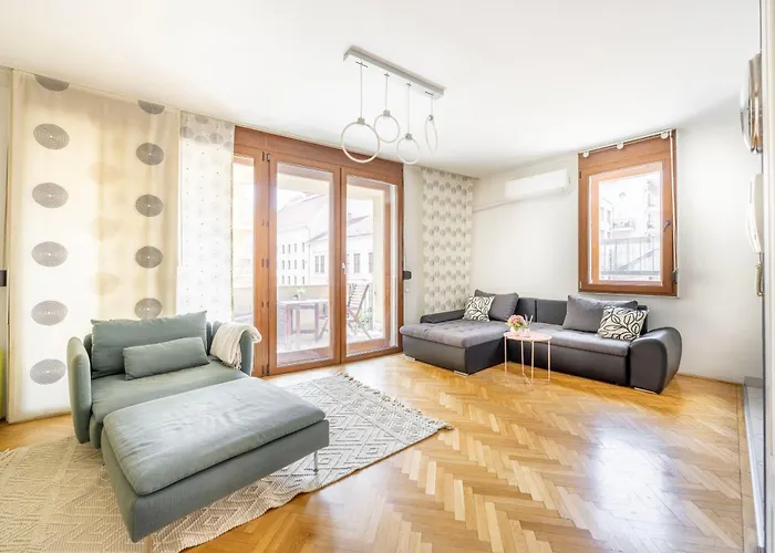 Deluxe Downtown Suite W\' Balcony In The Heart Of Budapest