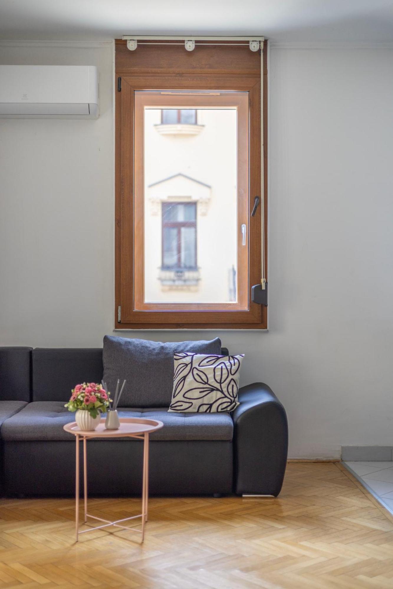 Deluxe Downtown W' Balcony In The Heart Of