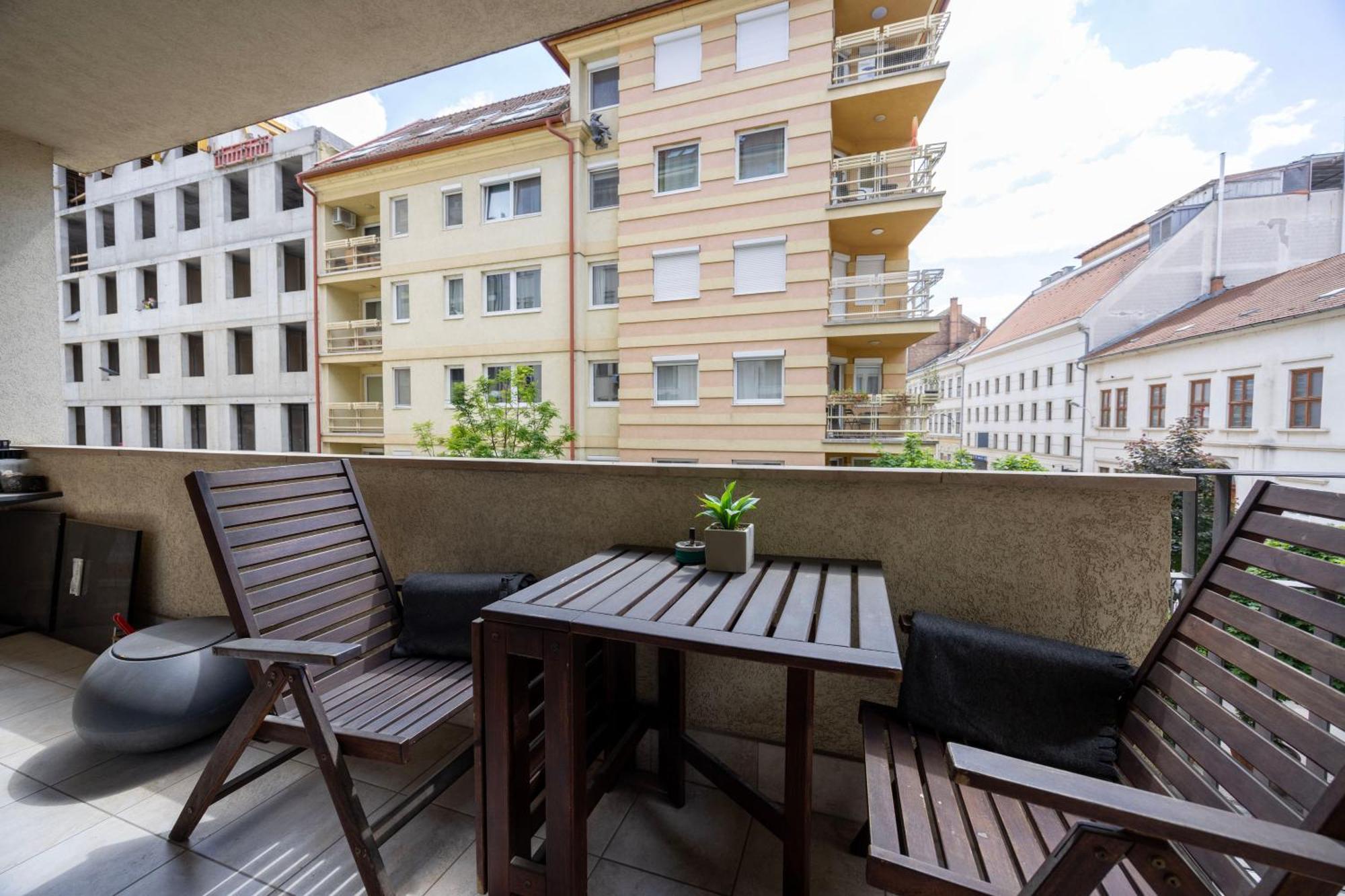 Deluxe Downtown W' Balcony In The Heart Of * Budapest