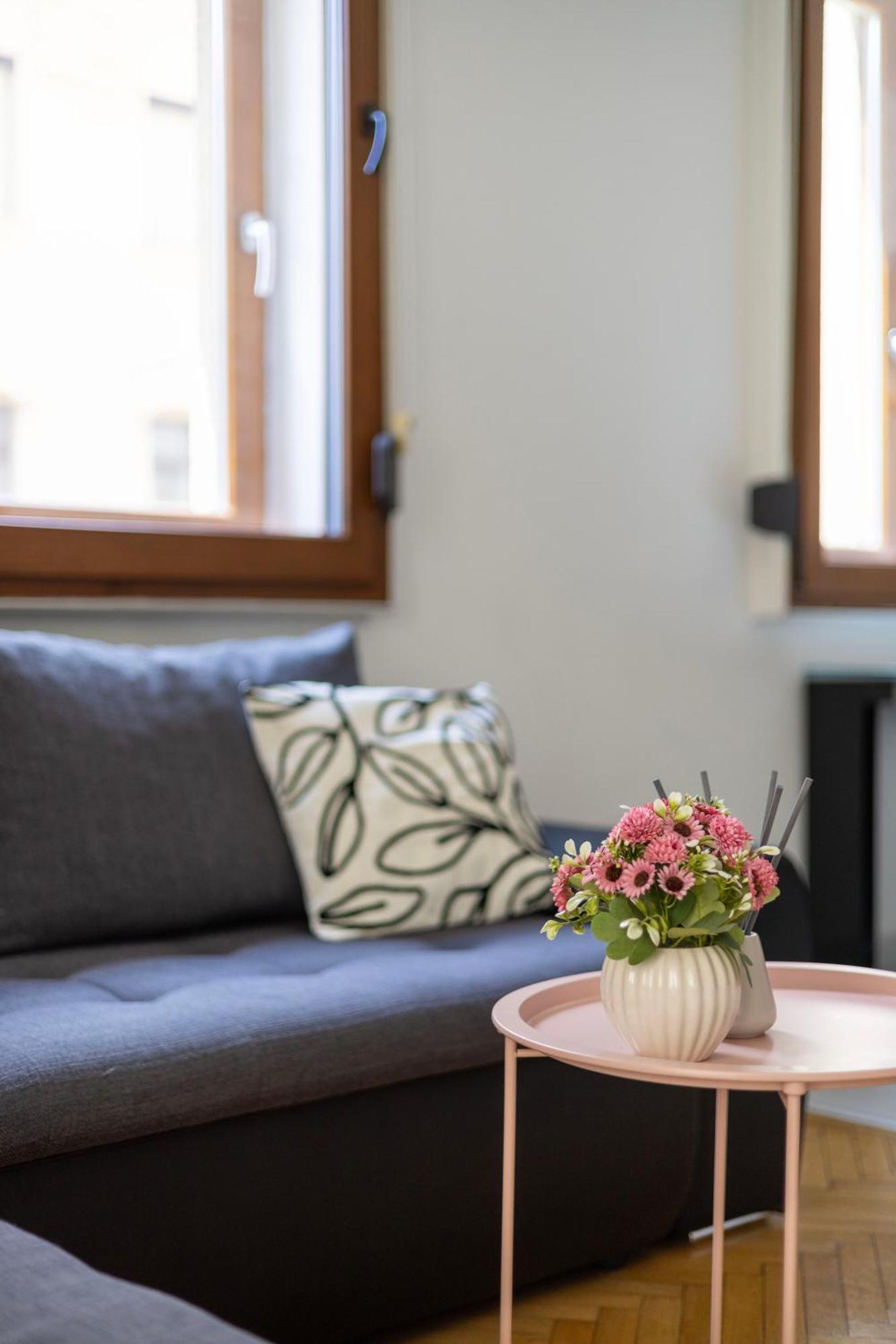 Deluxe Downtown W' Balcony In The Heart Of Apartment Budapest