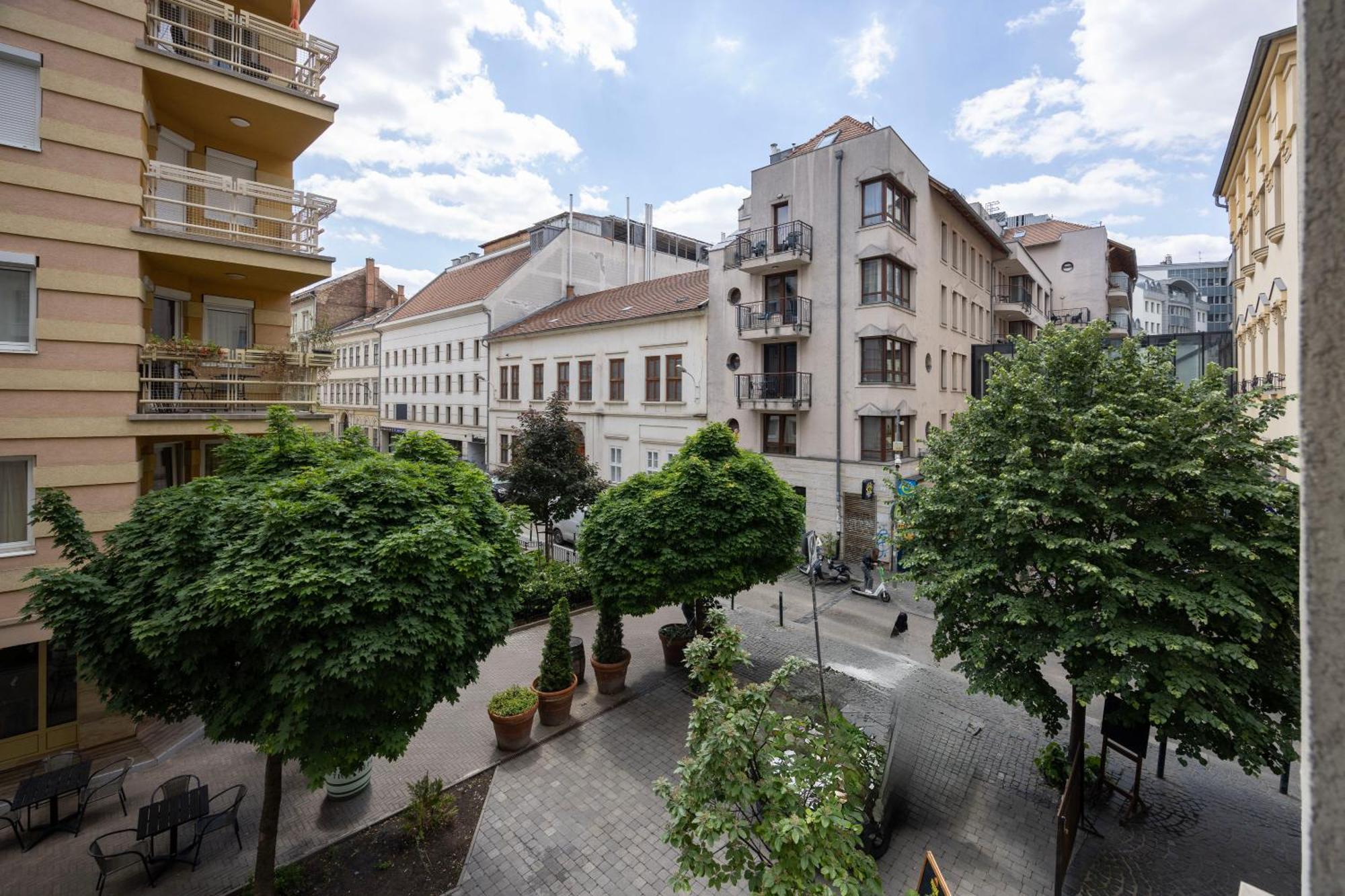 Deluxe Downtown W' Balcony In The Heart Of *